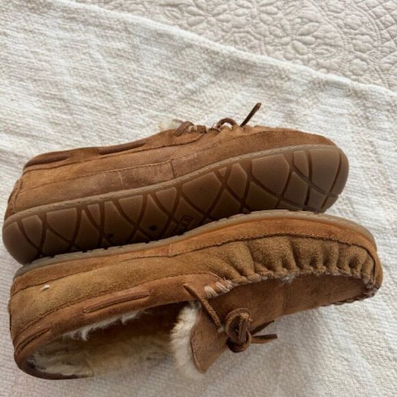 L.L.Bean Men's Shearling moccasins, Tan, size 10W - Picture 5 of 7